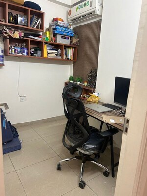 Team Area in 3 BHK Apartment at Amrapali Silicon City, Sector 76 – for Rent