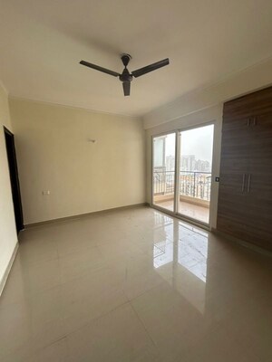 Room in 3 BHK Apartment at Amrapali Silicon City, Sector 76 – for Rent