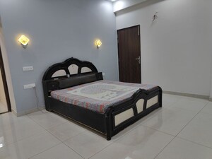 Master Bedroom in 3 BHK Builder Floor at Mansarovar Extension – for Rent