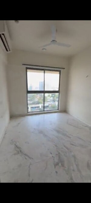 Room in 2 BHK Apartment at JP Eminence, Andheri West – for Rent