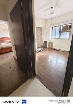 Room in 2 BHK Apartment at Lodha Splendora, Ghodbunder Road – for Rent