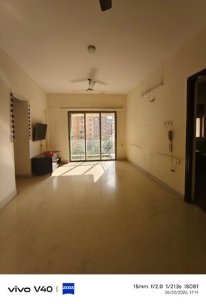 Room in 2 BHK Apartment at Lodha Splendora, Ghodbunder Road – for Rent