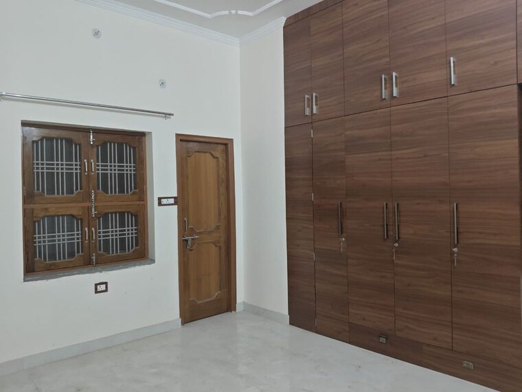 Room, indira nagar 3 Bedroom 1500 Sq.Ft. Independent House In Indira Nagar Lucknow 10478797