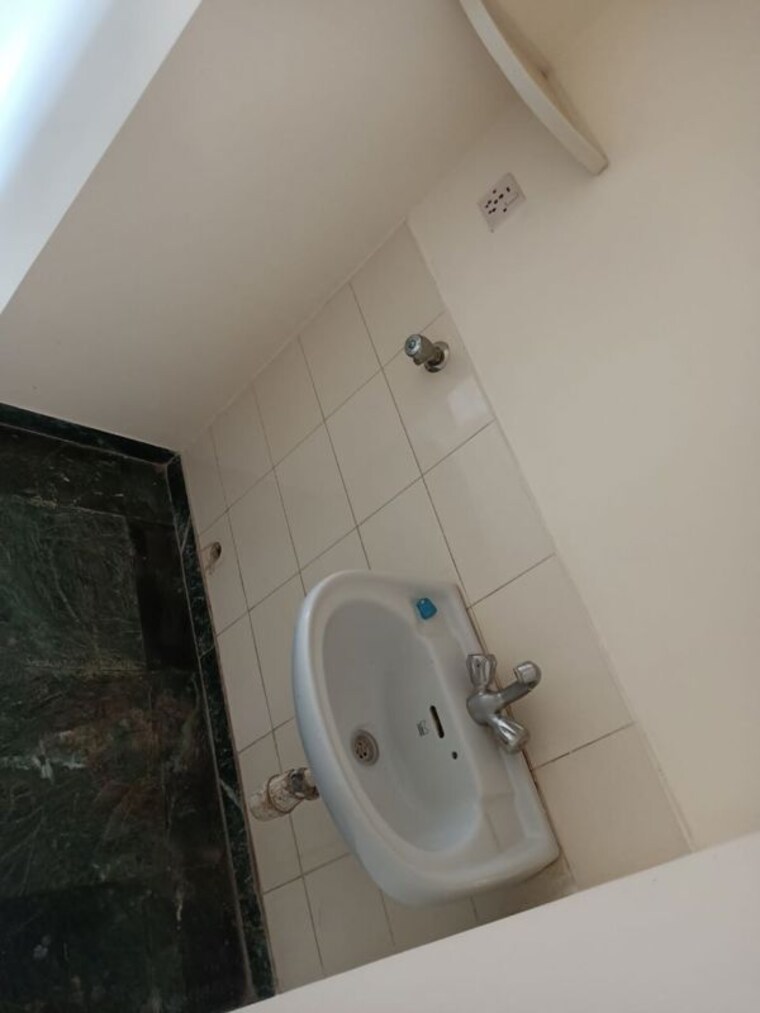 Bathroom, hiranandani-estate-capri 2 Bedroom 690 Sq.Ft. Apartment In Ghodbunder Road Thane 10477861