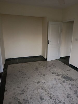 Room in 2 BHK Apartment at Hiranandani Estate Capri, Ghodbunder Road – for Rent
