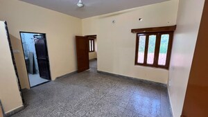 Room in 2 BHK Independent House at Jankipuram – for Rent