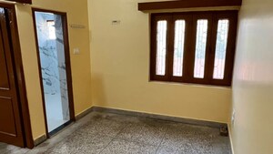 Room in 2 BHK Independent House at Jankipuram – for Rent