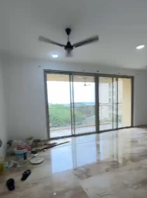 Room in 2.5 BHK Apartment at Heranadani Meadows Gemini, Ghodbunder Road – for Rent