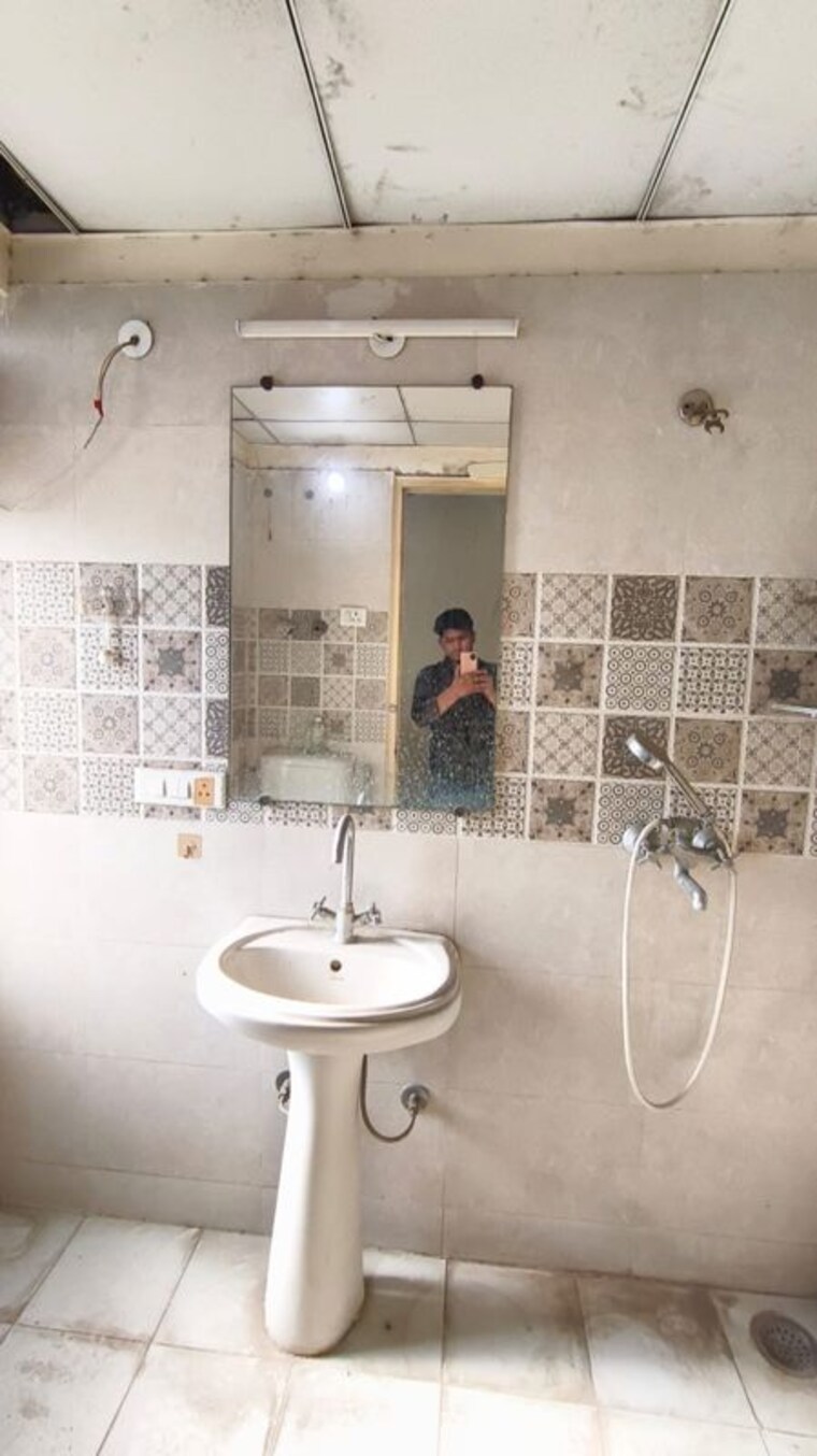 Bathroom, gaur-city-7th-avenue 3 Bedroom 1350 Sq.Ft. Apartment In Sector 4 Greater Noida Greater Noida 10478857