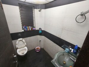 Team Area in 2 BHK Apartment at Dheeraj Pooja, Malad West – for Rent
