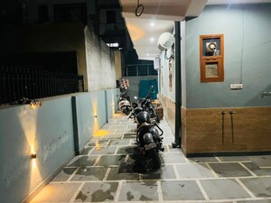 Team Area in Studio Builder Floor at Sector 39 – for Rent