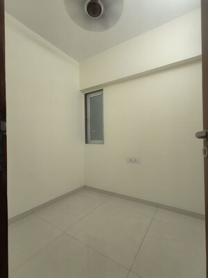 Room in 2.5 BHK Apartment at Varad Heights, Tilak Nagar – for Rent