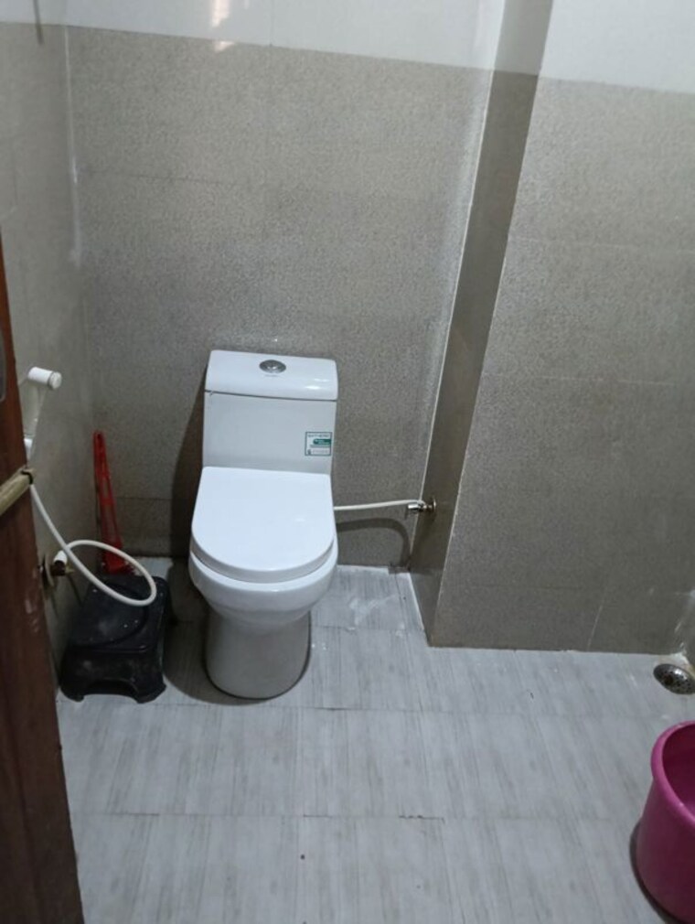 Bathroom, aman vihar 1 Bedroom 1300 Sq.Ft. Builder Floor In Aman Vihar Dehradun 10479055
