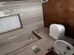 Bathroom in 3.5 BHK Apartment at Marathon Montesouth 2, Byculla West – for Rent