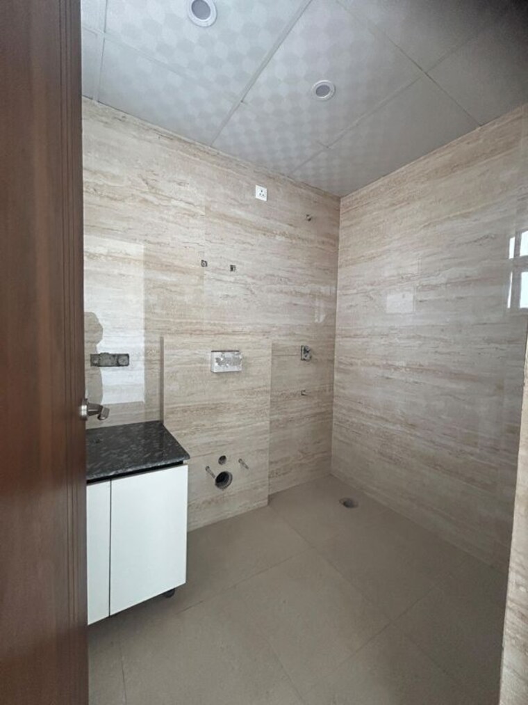 Bathroom, northview-homez 3 Bedroom 1910 Sq.Ft. Apartment In Ambala Highway Zirakpur 10479199