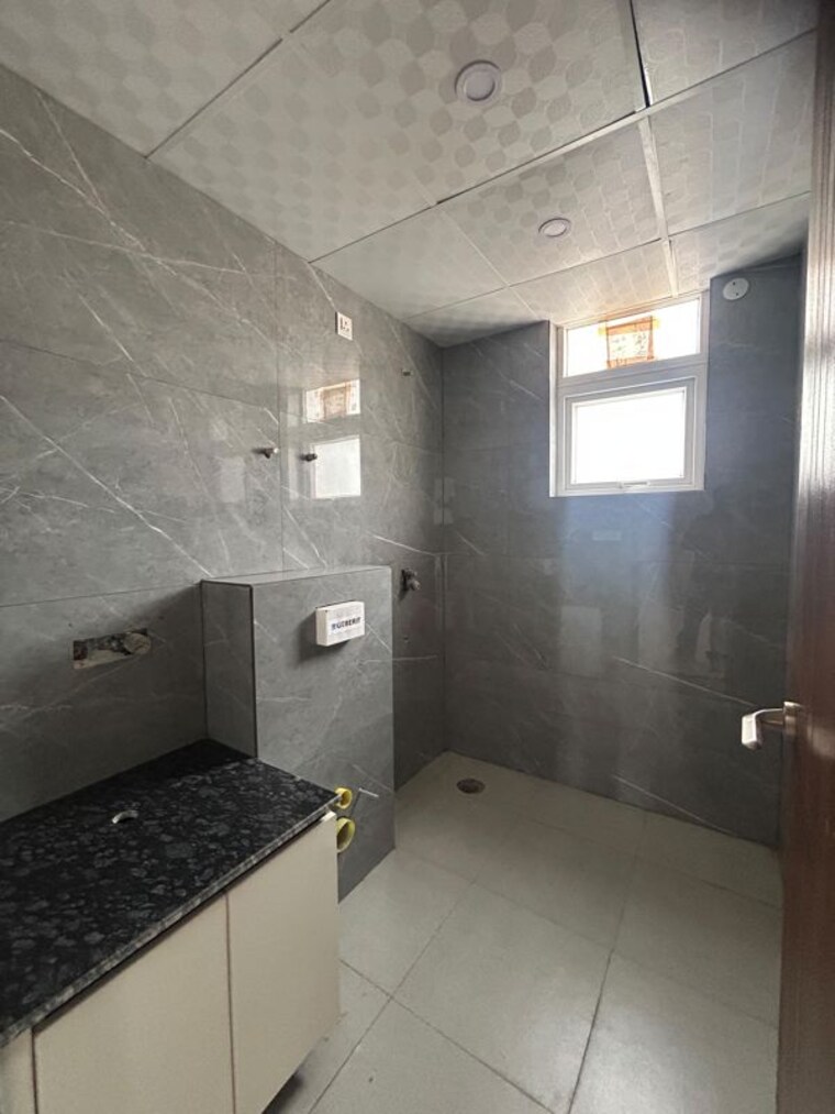 Bathroom, northview-homez 3 Bedroom 1910 Sq.Ft. Apartment In Ambala Highway Zirakpur 10479199