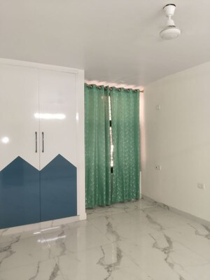 Room in 3 BHK Builder Floor at Sarita Vihar – for Rent