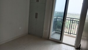 Room in 3 BHK Apartment at Eldeco Live By The Greens, Sector 150 – for Rent