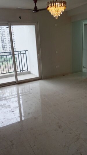 Room in 3 BHK Apartment at Eldeco Live By The Greens, Sector 150 – for Rent
