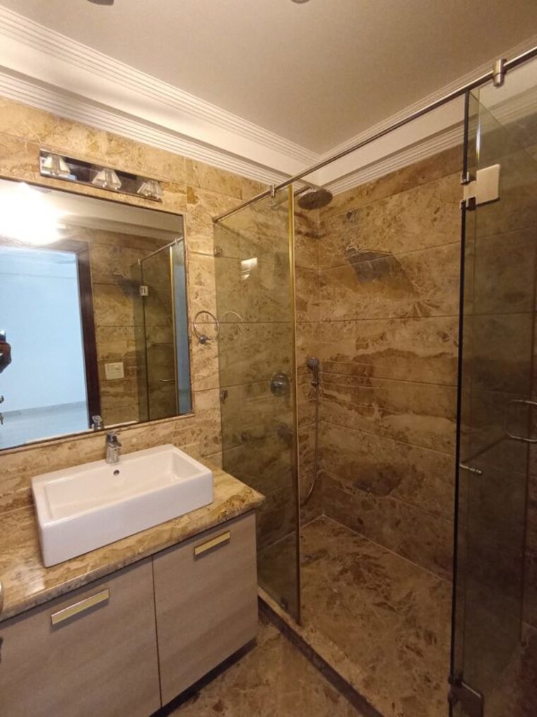 Bathroom, greater kailash ii 3 Bedroom 2250 Sq.Ft. Builder Floor In Greater Kailash ii Delhi 10479314