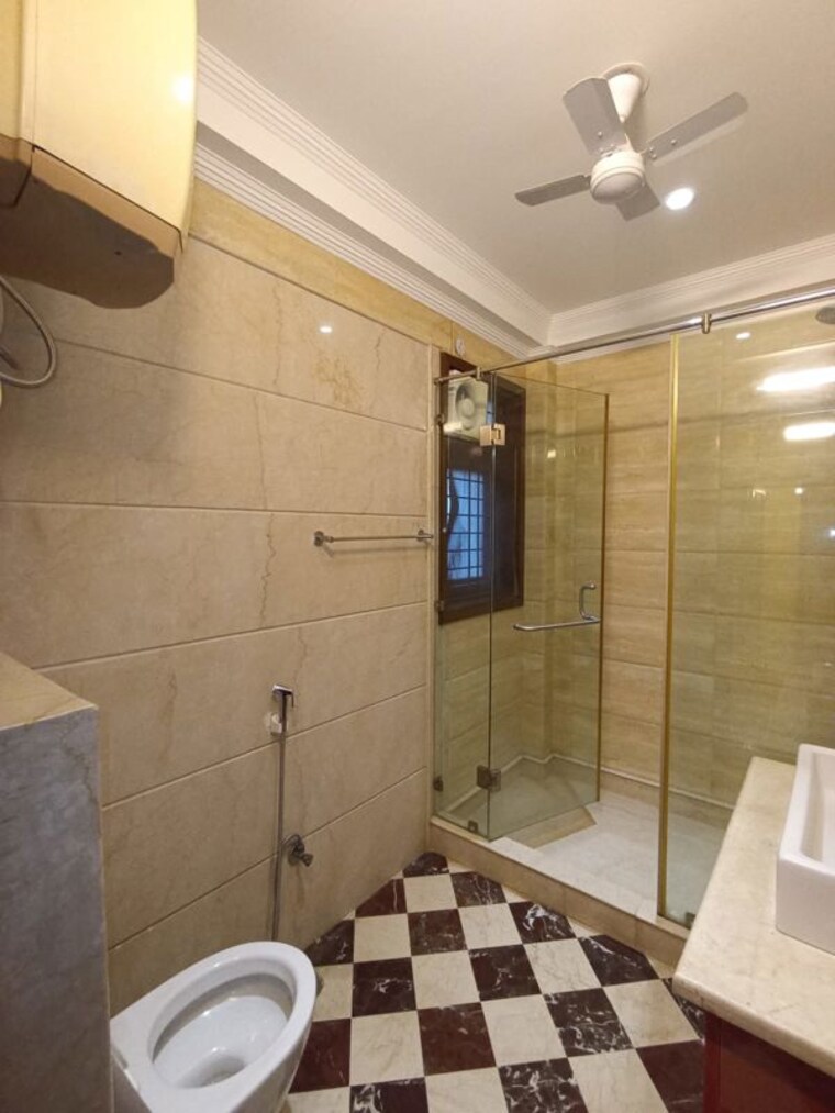 Bathroom, greater kailash ii 3 Bedroom 2250 Sq.Ft. Builder Floor In Greater Kailash ii Delhi 10479314