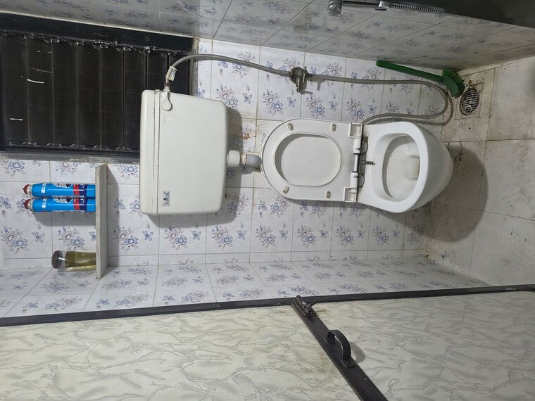 Bathroom, gulmohar-chs-kurla-east 2 Bedroom 650 Sq.Ft. Apartment In Kurla East Mumbai 10479313
