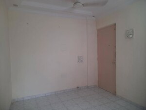 Room in 1 RK Apartment at Green Arch CHS, Kandivali West – for Sale