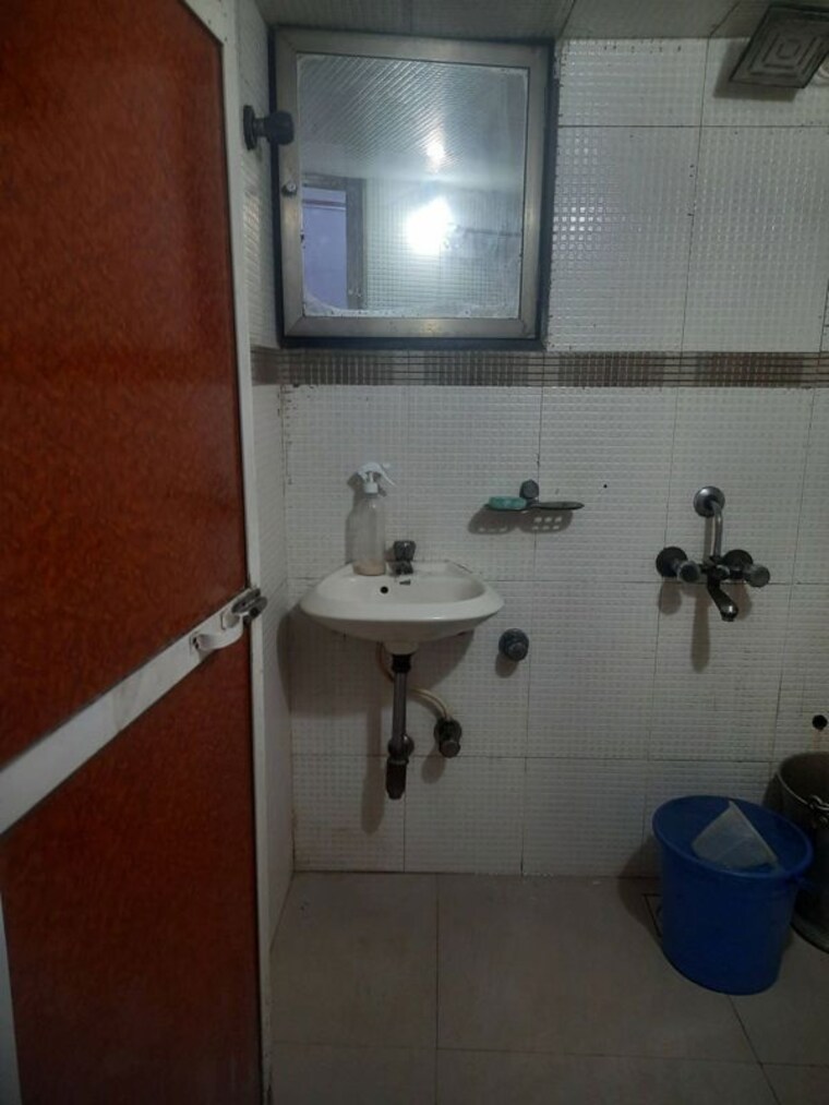 Bathroom, green-arch-chs 1 RK 276 Sq.Ft. Apartment In Kandivali West Mumbai 10479361
