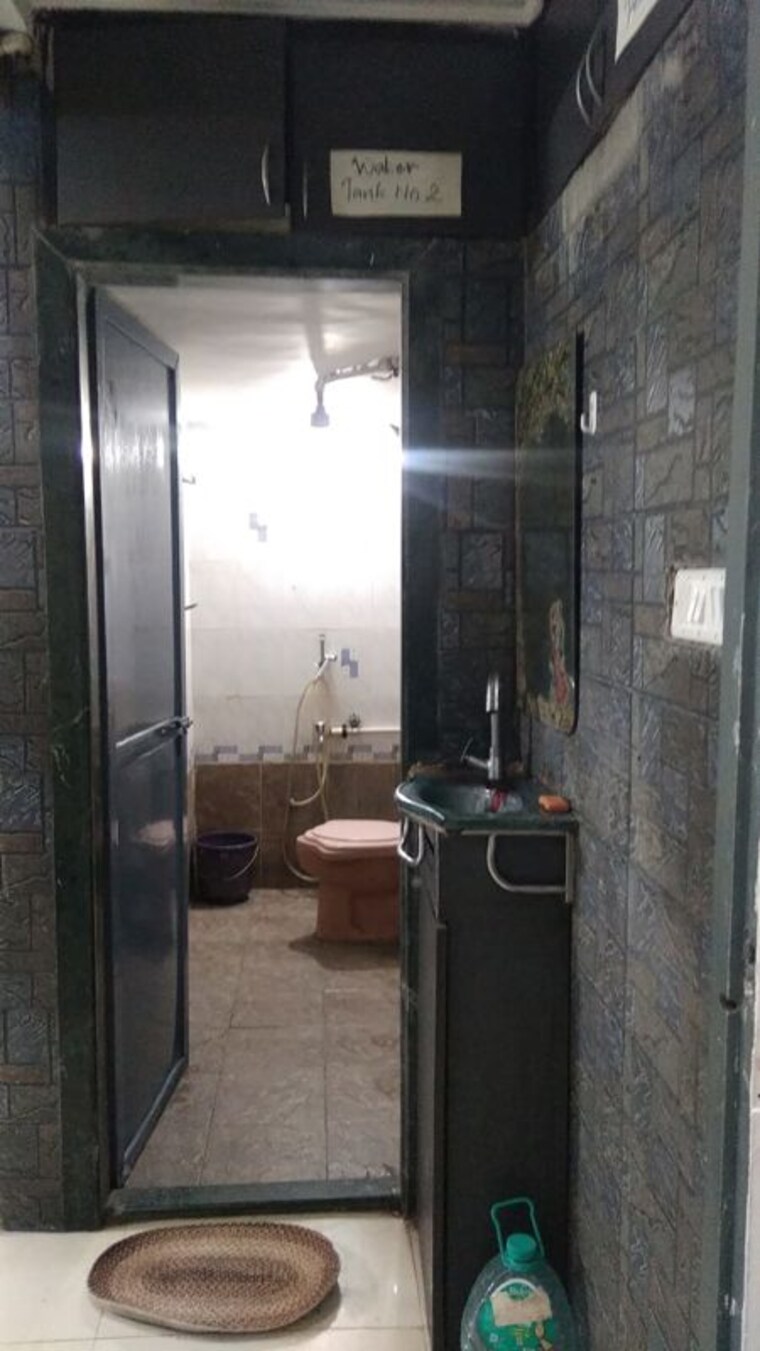 Bathroom, dnyan-sarathi-chs 1.5 Bedroom 700 Sq.Ft. Apartment In Kharghar Sector 13 Navi Mumbai 10479394