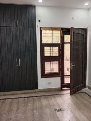 Room in 3 BHK Builder Floor at Ansals Sushant City – for Rent