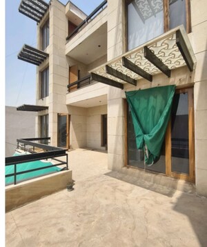 2 BHK Builder Floor – Exterior View View at Auto Market - for Rent