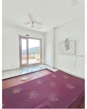 Room in 2 BHK Builder Floor at Auto Market – for Rent