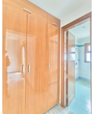 Furnished Amenities in 2 BHK Builder Floor at Auto Market – for Rent