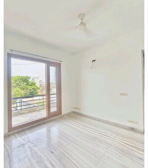 Room in 2 BHK Builder Floor at Auto Market – for Rent