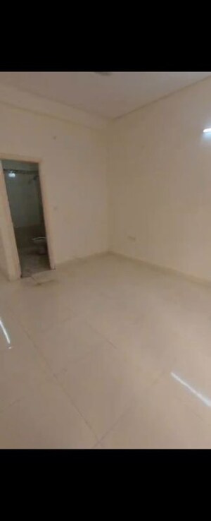 Room in 3 BHK Apartment at Eldeco Green Meadows, Pi Greater Noida – for Sale