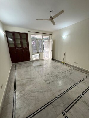 Room in 3 BHK Apartment at Eldeco Green Meadows, Pi Greater Noida – for Sale