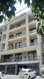 3 BHK + Servant Room,Store Room 2400 Sq.Ft. Builder Floor in Defence Colony
