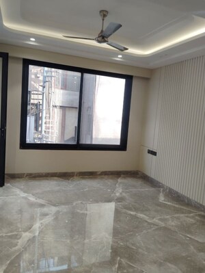 Room in 3 BHK Builder Floor at Defence Colony – for Rent