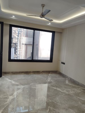 Room in 3 BHK Builder Floor at Defence Colony – for Rent