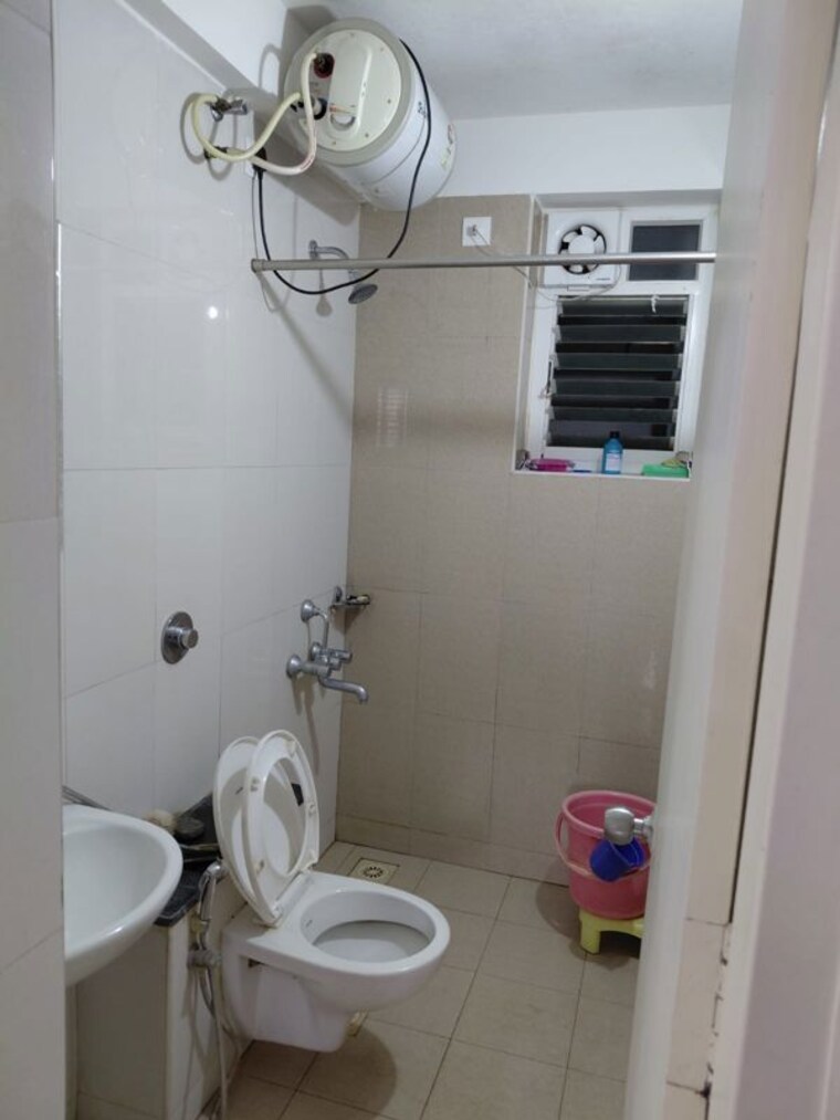 Bathroom, in-land-edilon 2.5 Bedroom 1300 Sq.Ft. Apartment In Yelahanka New Town Bangalore 10479534