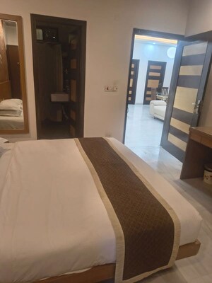 Team Area in 5 BHK Builder Floor at Sector 15 ii – for Rent