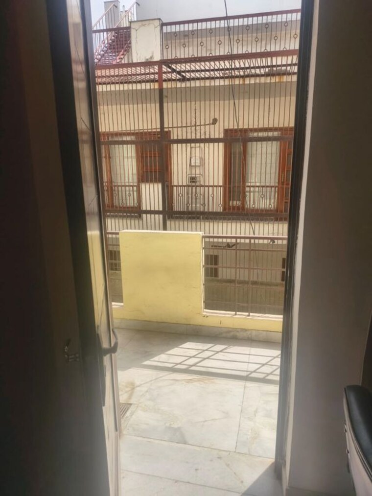 Bathroom, sector 15 ii 5 Bedroom 2700 Sq.Ft. Builder Floor In Sector 15 ii Gurgaon 10479544