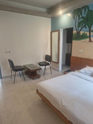 Team Area in 5 BHK Builder Floor at Sector 15 ii – for Rent
