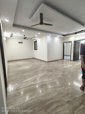 Room in 3 BHK Builder Floor at Sector 31 – for Rent