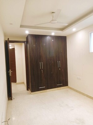 Room in 3 BHK Builder Floor at Chittaranjan Park – for Rent