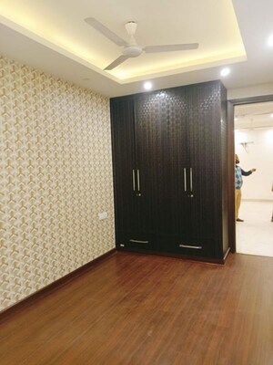 Room in 3 BHK Builder Floor at Chittaranjan Park – for Rent