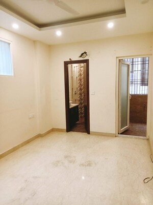 Room in 3 BHK Builder Floor at Chittaranjan Park – for Rent