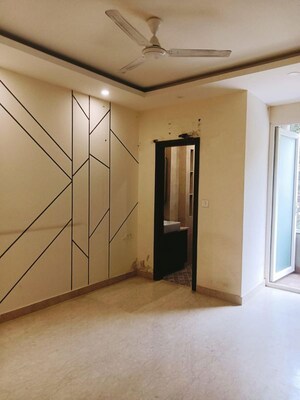 Room in 3 BHK Builder Floor at Chittaranjan Park – for Rent