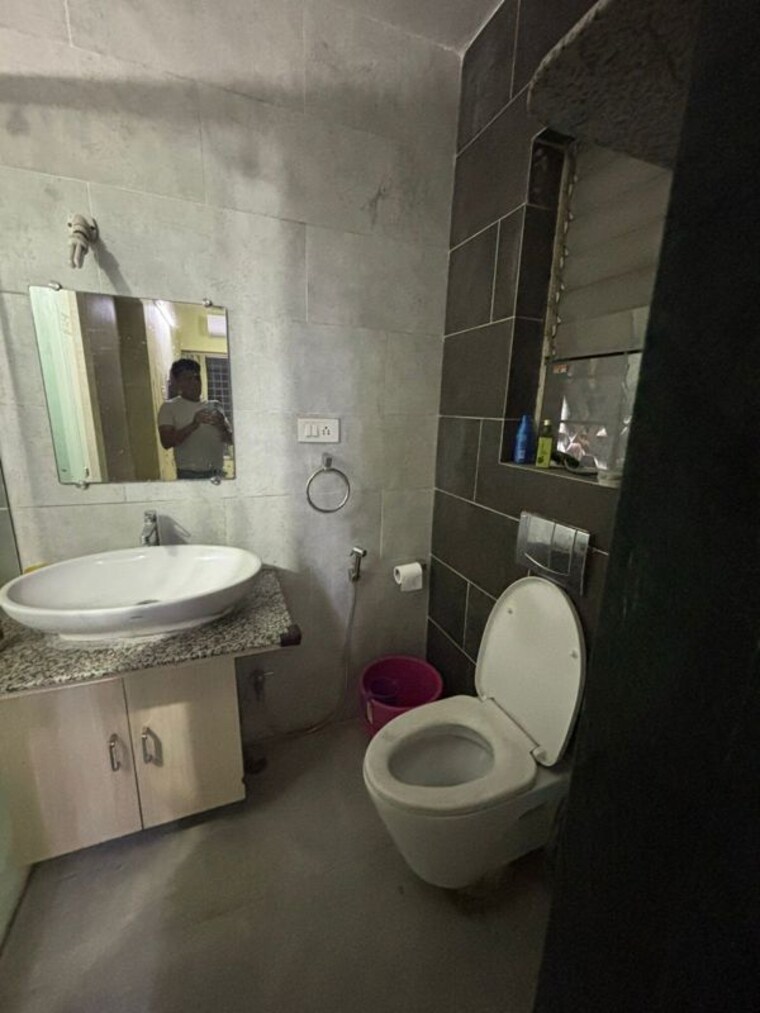 Bathroom, grafficon-apartment 2 Bedroom 1100 Sq.Ft. Apartment In Nibm Road Pune 10479602