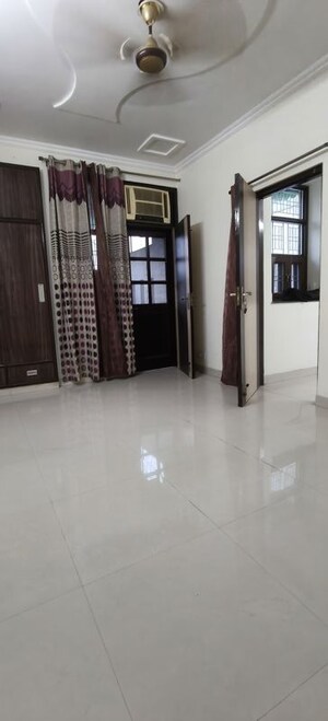 Room in 3 BHK Apartment at DDA Platinum Heights, Sector 18 Dwarka – for Rent